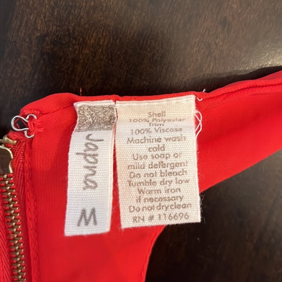 Red women’s sleeveless top with gold zipper on back. Size M - Picture 6 of 6